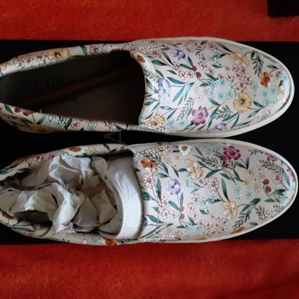 Naturalizer Slip Ons Size 6 1/2 M Ladies